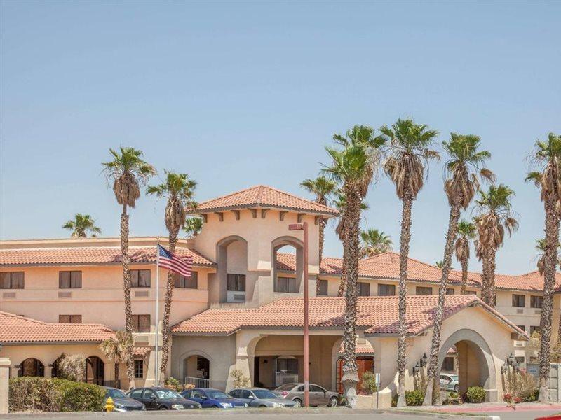 Ramada By Wyndham Barstow Hotel Exterior foto
