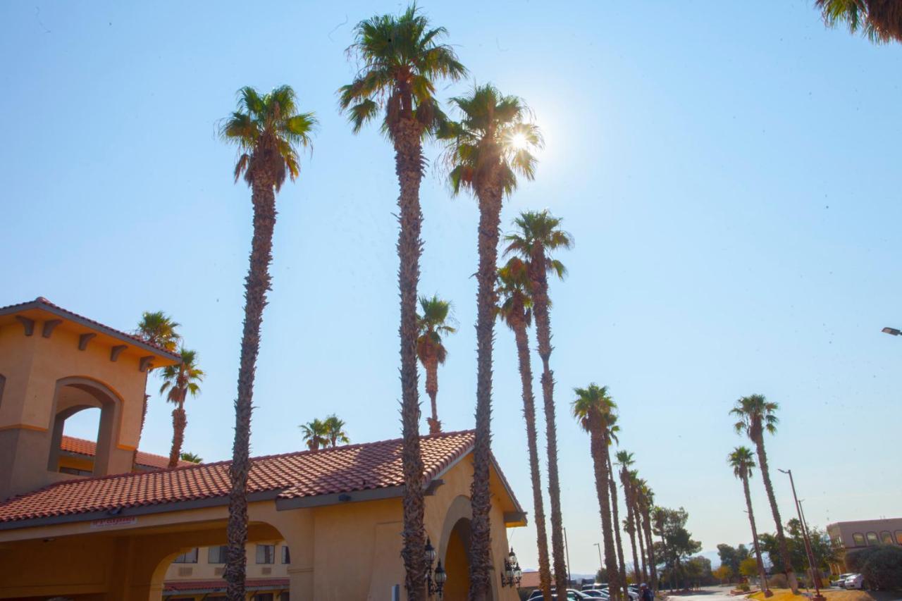 Ramada By Wyndham Barstow Hotel Exterior foto